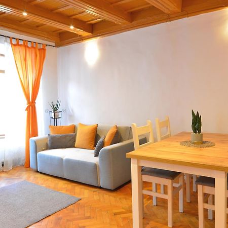 Charming Apartment - Heart Of Brasov Poarta Schei Buitenkant foto