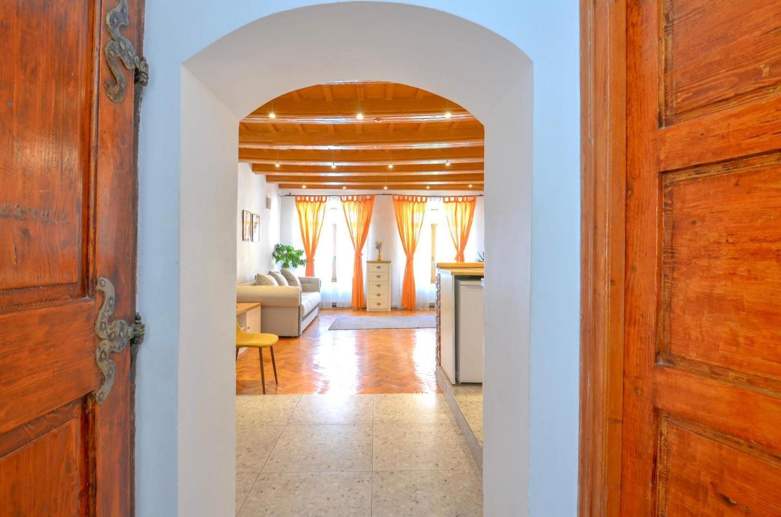 Charming Apartment - Heart Of Brasov Poarta Schei Buitenkant foto